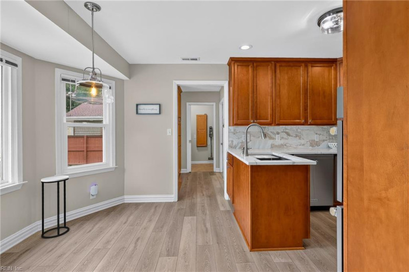 Photo 15 of 40 residential for sale in Chesapeake virginia