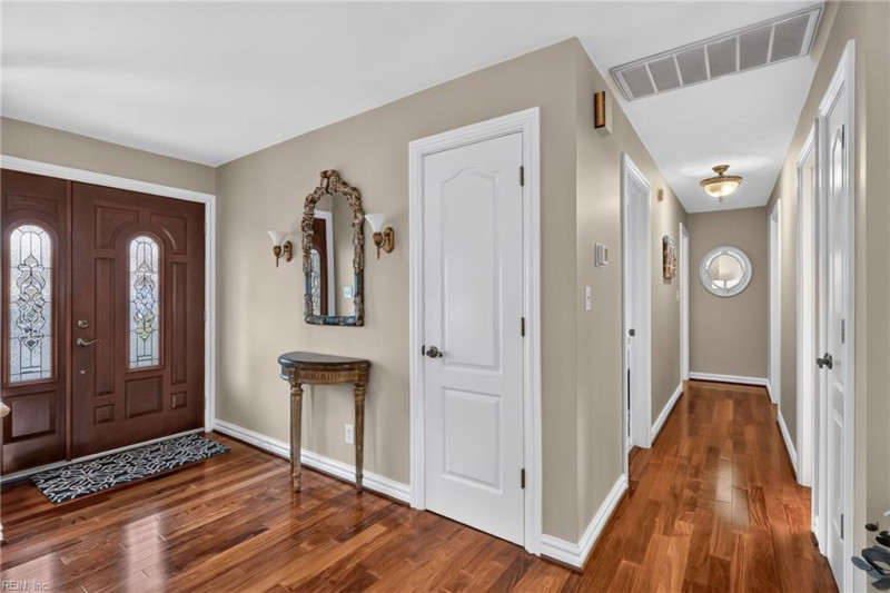 Photo 4 of 40 residential for sale in Chesapeake virginia
