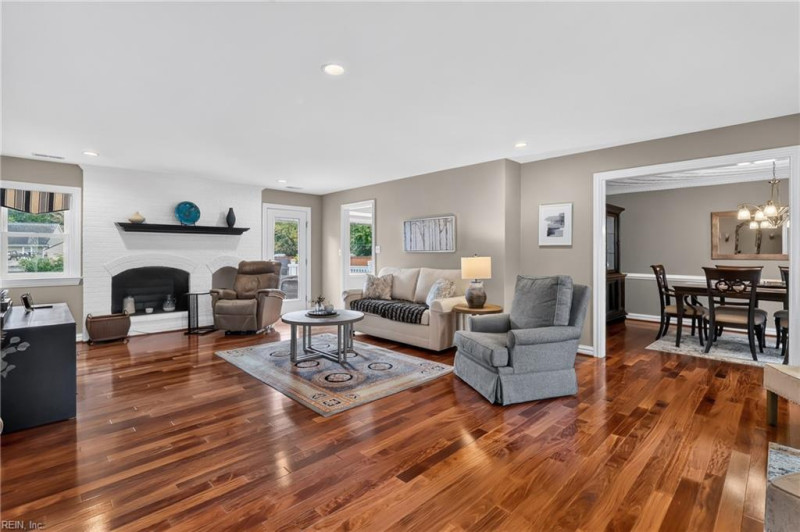 Photo 5 of 40 residential for sale in Chesapeake virginia