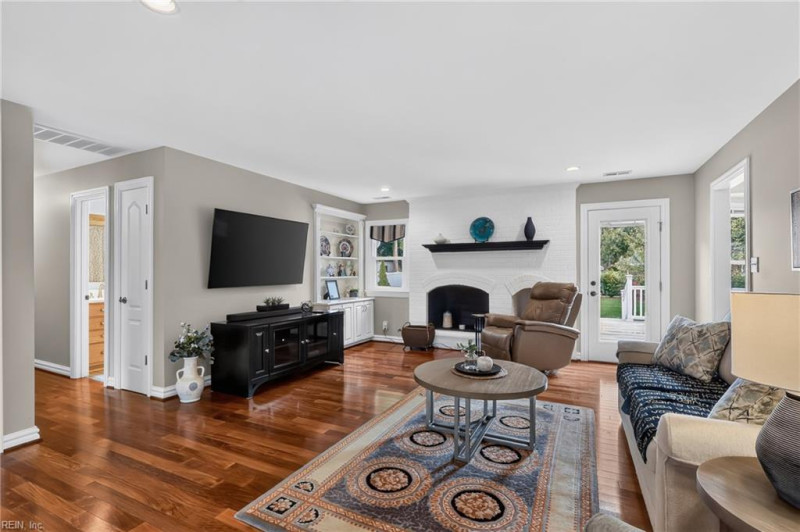 Photo 6 of 40 residential for sale in Chesapeake virginia