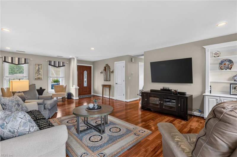 Photo 7 of 40 residential for sale in Chesapeake virginia
