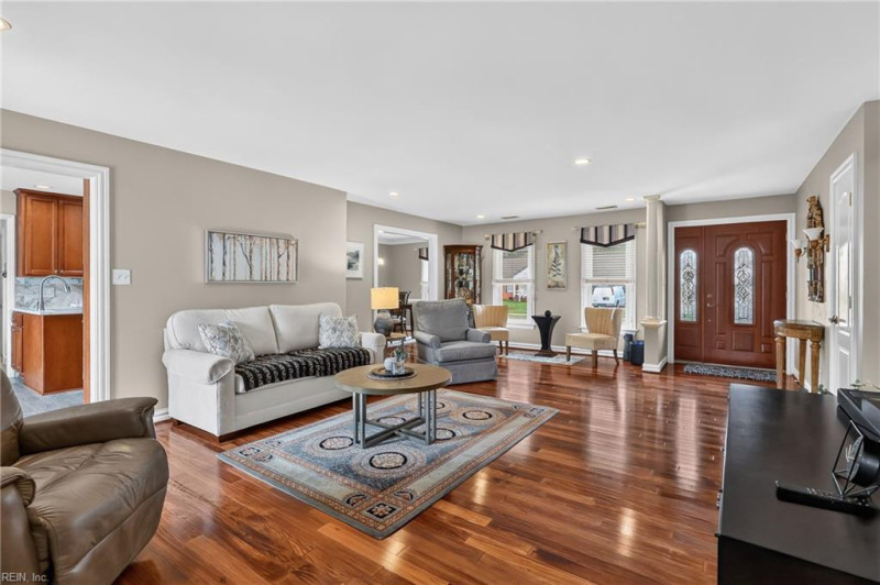Photo 8 of 40 residential for sale in Chesapeake virginia