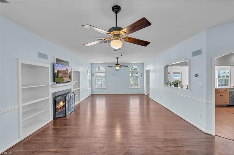 Photo 10 of 47 residential for sale in Virginia Beach virginia