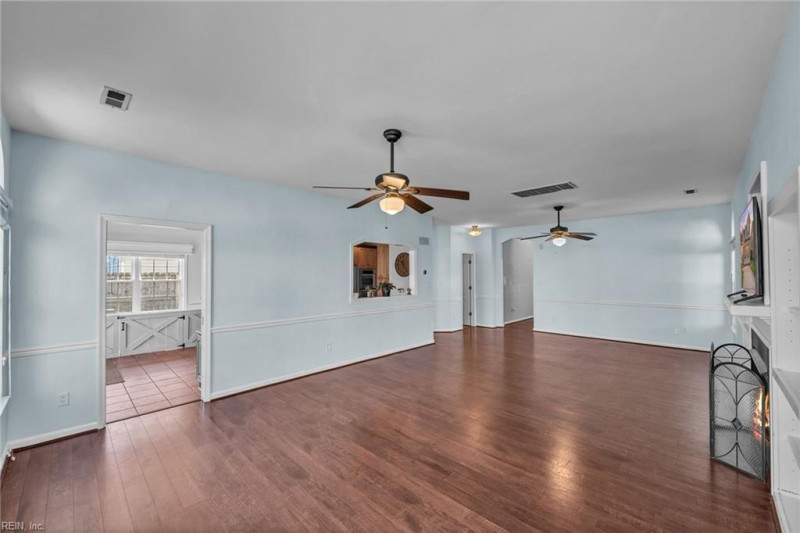 Photo 13 of 47 residential for sale in Virginia Beach virginia