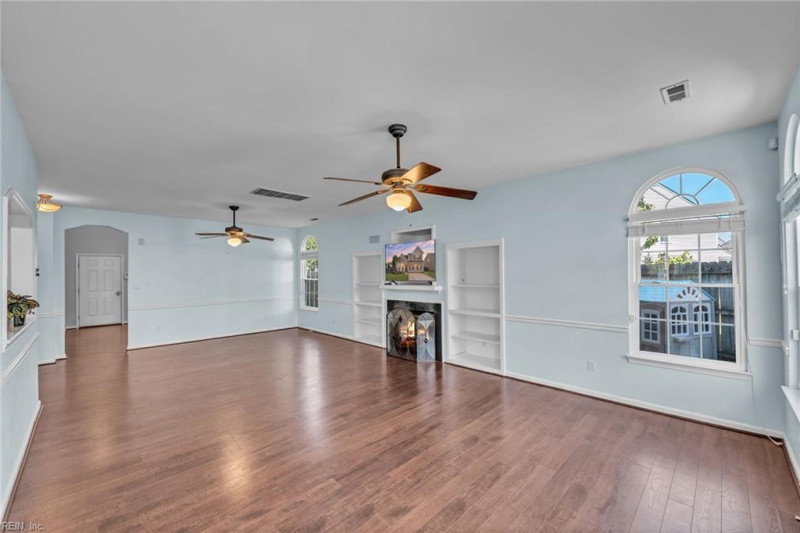 Photo 14 of 47 residential for sale in Virginia Beach virginia