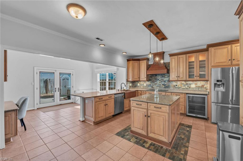 Photo 4 of 47 residential for sale in Virginia Beach virginia