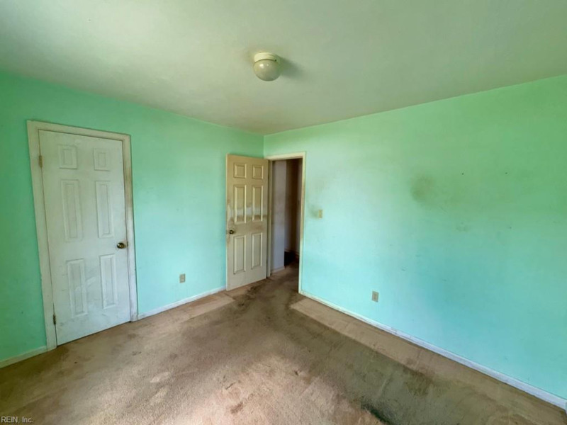 Photo 12 of 16 residential for sale in Portsmouth virginia