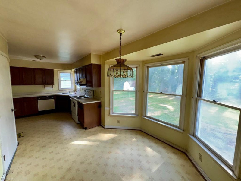 Photo 7 of 16 residential for sale in Portsmouth virginia