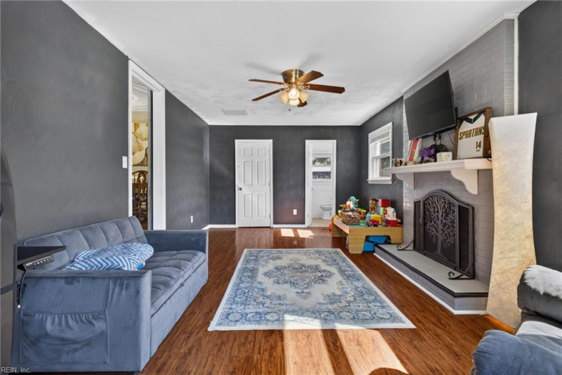 Photo 10 of 26 residential for sale in Portsmouth virginia