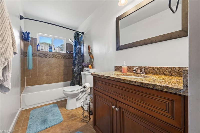 Photo 16 of 26 residential for sale in Portsmouth virginia