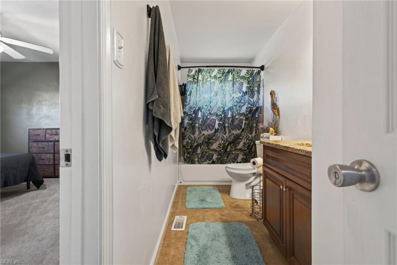 Photo 17 of 26 residential for sale in Portsmouth virginia