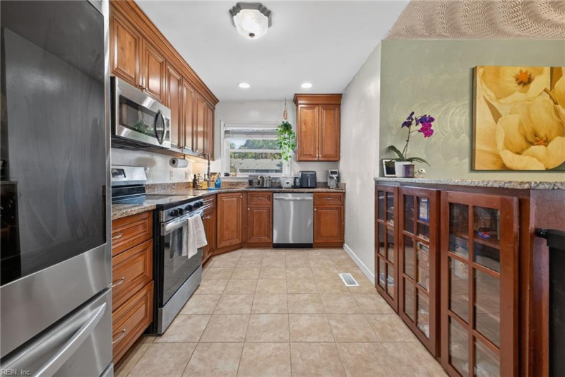 Photo 6 of 26 residential for sale in Portsmouth virginia