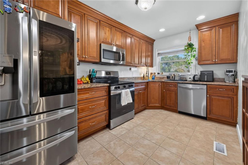 Photo 7 of 26 residential for sale in Portsmouth virginia