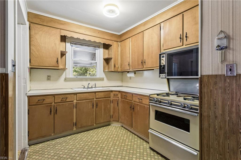 Photo 10 of 21 residential for sale in Gloucester County virginia