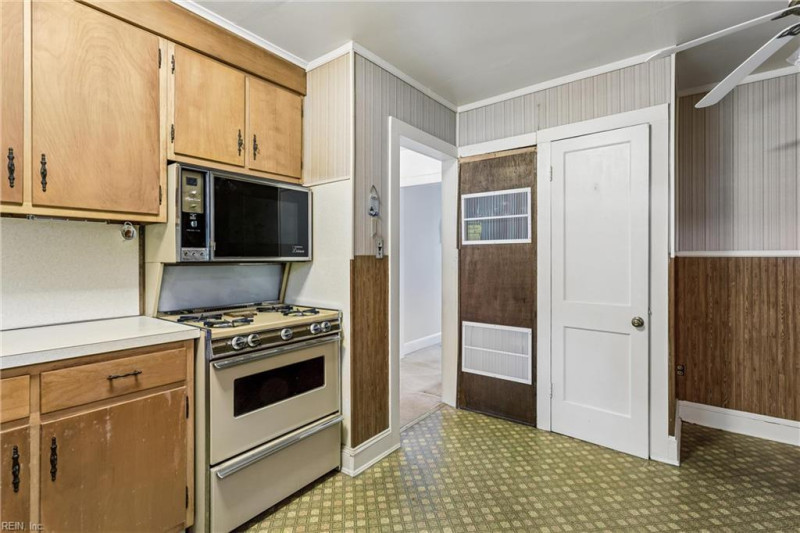Photo 12 of 21 residential for sale in Gloucester County virginia