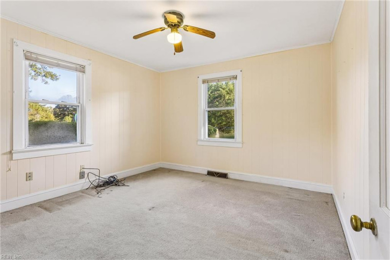 Photo 13 of 21 residential for sale in Gloucester County virginia