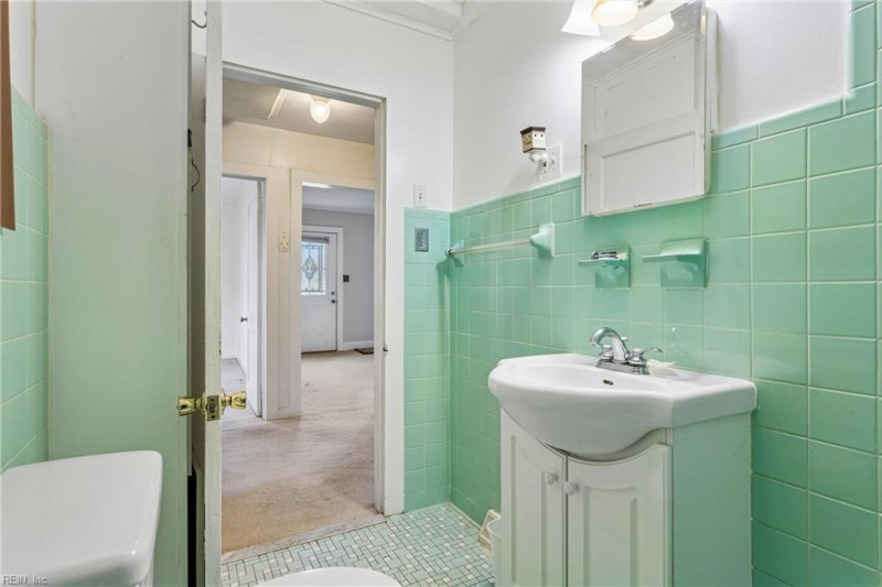 Photo 15 of 21 residential for sale in Gloucester County virginia