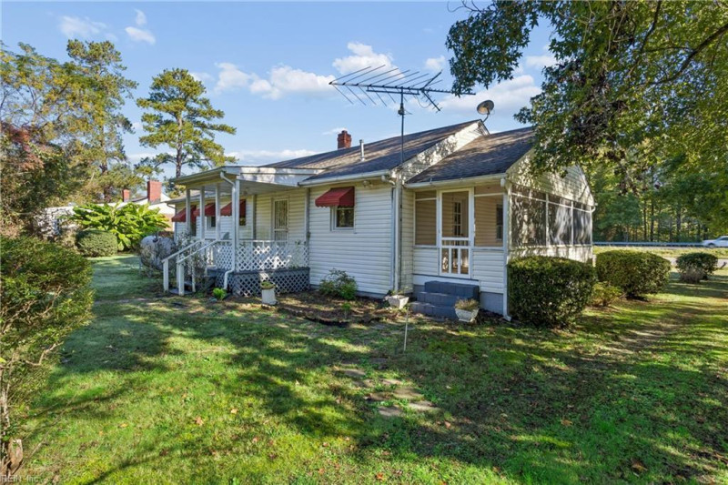 Photo 16 of 21 residential for sale in Gloucester County virginia
