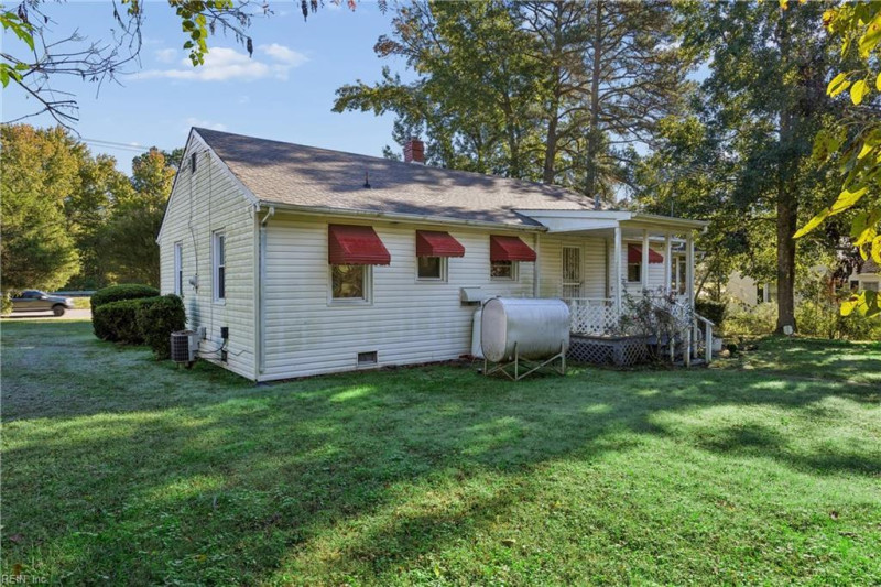 Photo 17 of 21 residential for sale in Gloucester County virginia