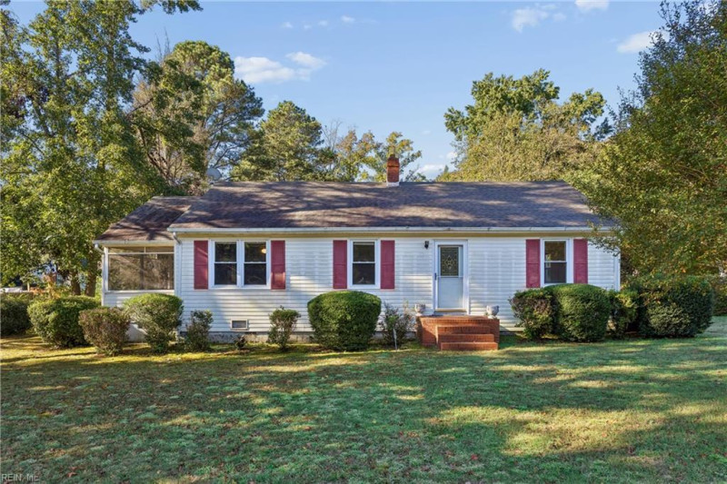Photo 2 of 21 residential for sale in Gloucester County virginia