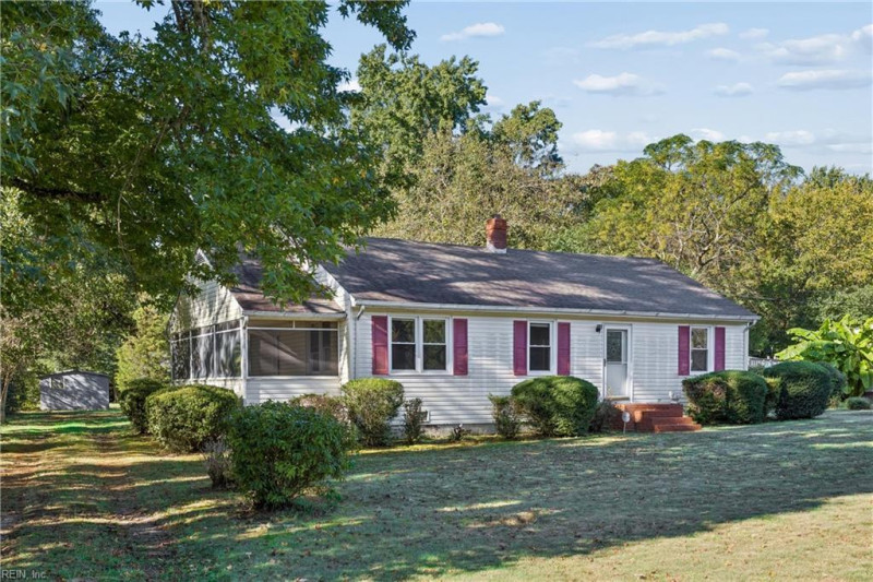 Photo 3 of 21 residential for sale in Gloucester County virginia