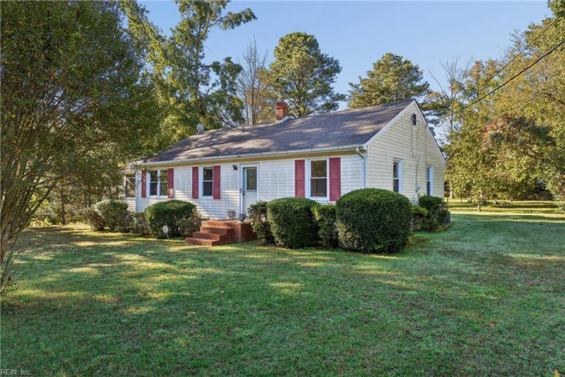 Photo 4 of 21 residential for sale in Gloucester County virginia