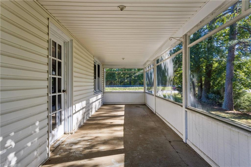 Photo 5 of 21 residential for sale in Gloucester County virginia