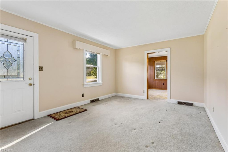 Photo 6 of 21 residential for sale in Gloucester County virginia