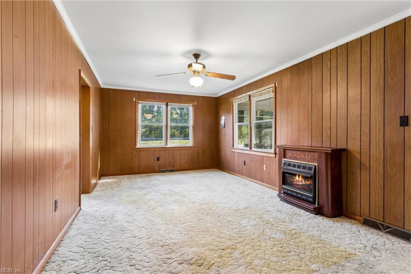 Photo 8 of 21 residential for sale in Gloucester County virginia