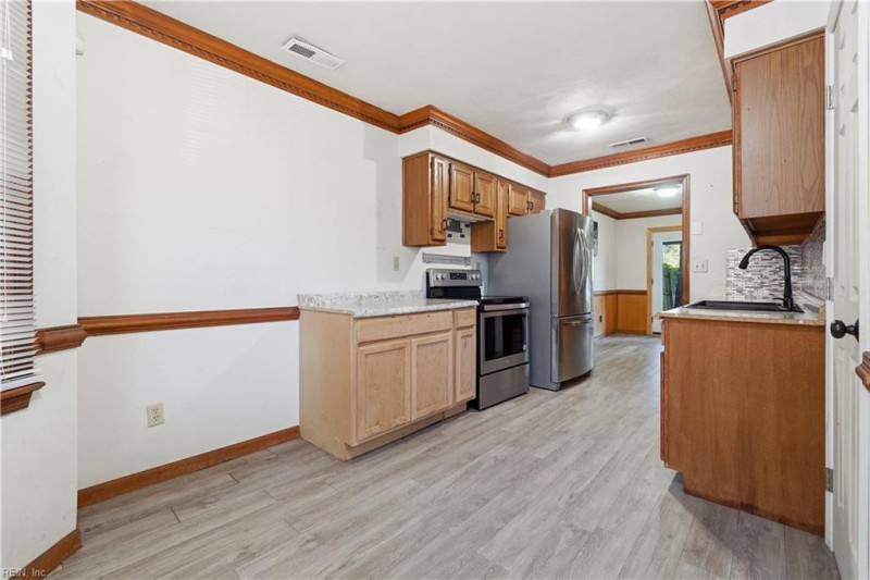 Photo 10 of 28 residential for sale in Chesapeake virginia
