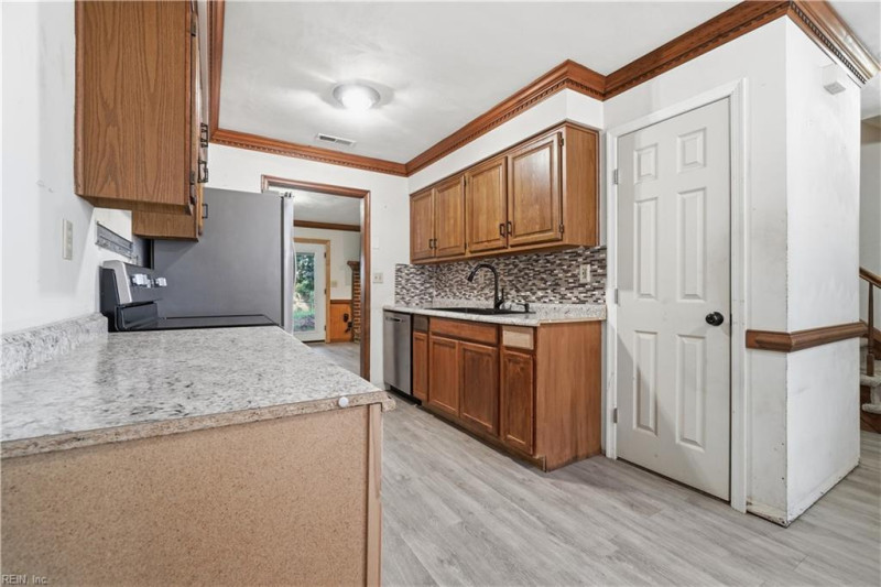 Photo 11 of 28 residential for sale in Chesapeake virginia