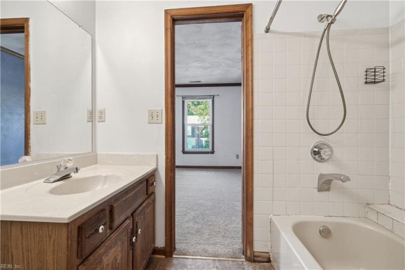 Photo 16 of 28 residential for sale in Chesapeake virginia