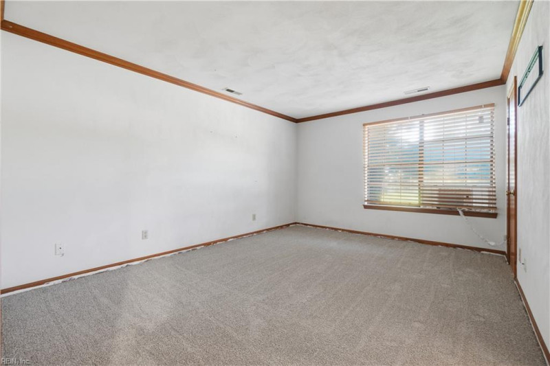 Photo 17 of 28 residential for sale in Chesapeake virginia