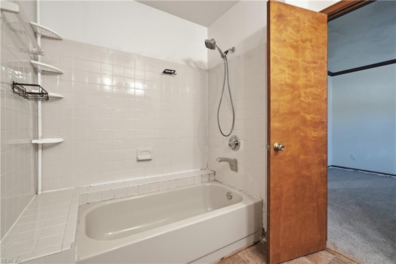 Photo 21 of 28 residential for sale in Chesapeake virginia