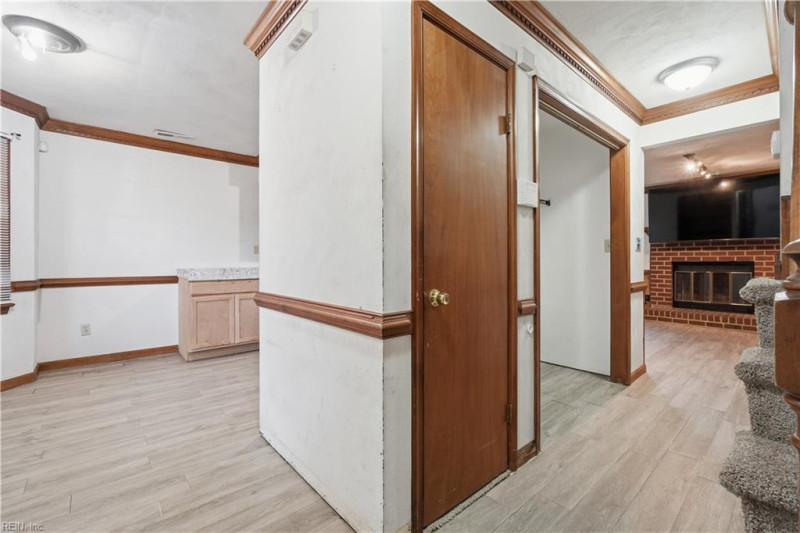 Photo 3 of 28 residential for sale in Chesapeake virginia