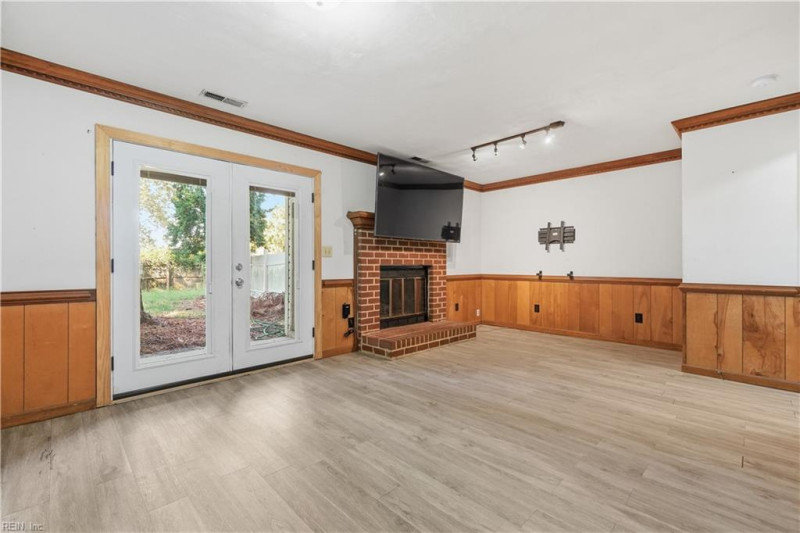 Photo 4 of 28 residential for sale in Chesapeake virginia