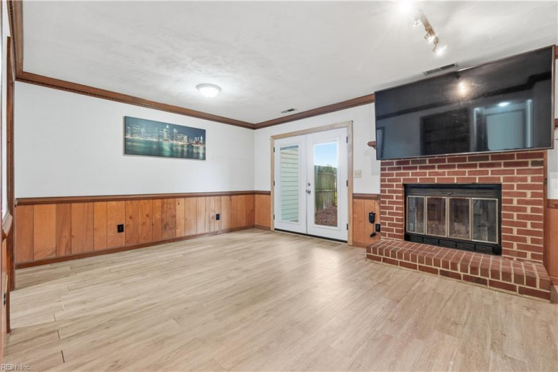Photo 5 of 28 residential for sale in Chesapeake virginia