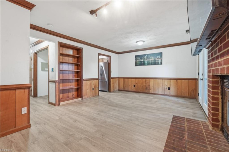 Photo 6 of 28 residential for sale in Chesapeake virginia