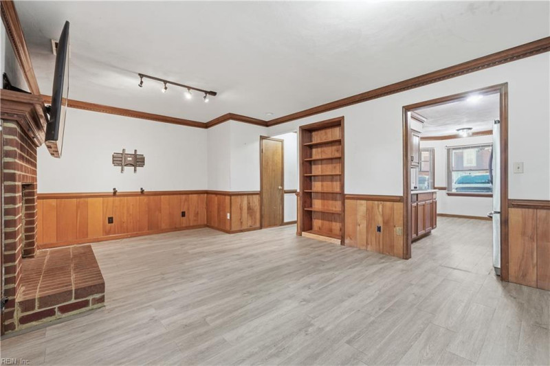 Photo 7 of 28 residential for sale in Chesapeake virginia
