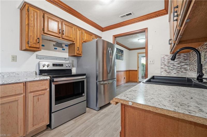 Photo 8 of 28 residential for sale in Chesapeake virginia