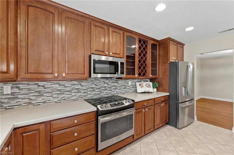 Photo 10 of 38 residential for sale in Virginia Beach virginia