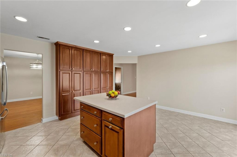 Photo 11 of 38 residential for sale in Virginia Beach virginia