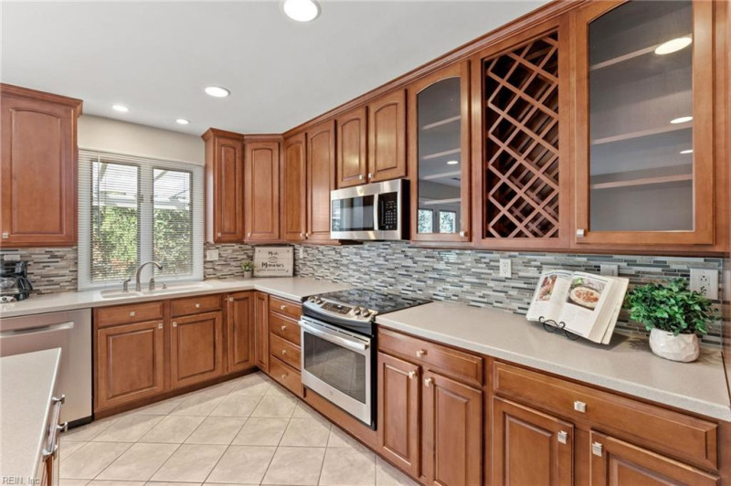 Photo 13 of 38 residential for sale in Virginia Beach virginia