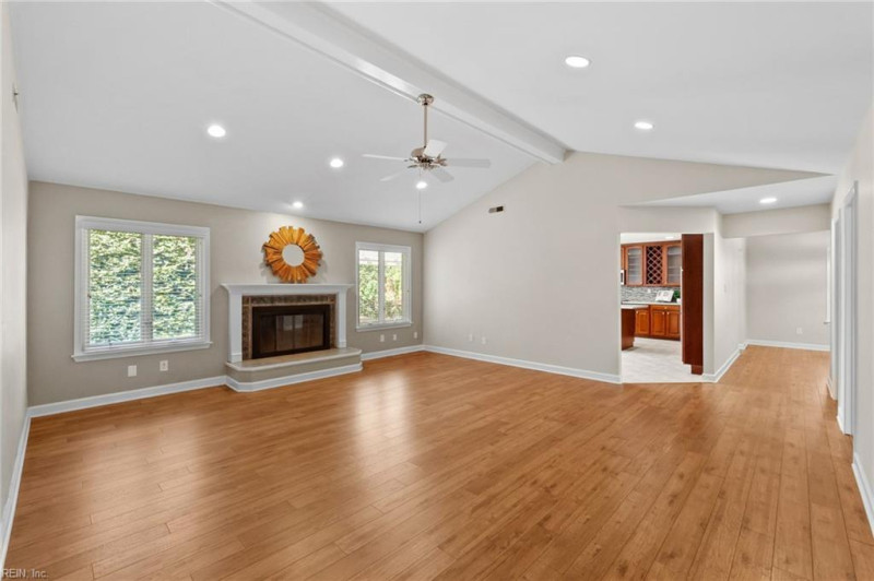 Photo 4 of 38 residential for sale in Virginia Beach virginia