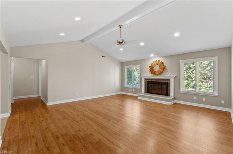 Photo 5 of 38 residential for sale in Virginia Beach virginia