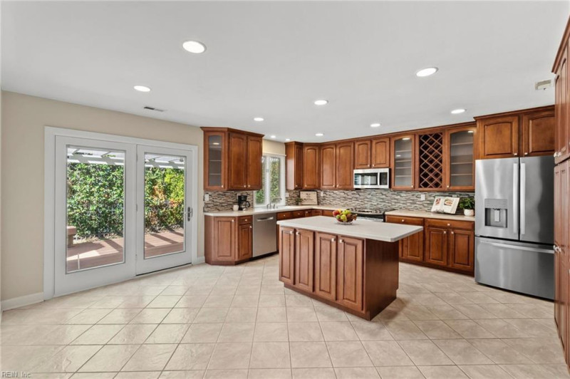 Photo 8 of 38 residential for sale in Virginia Beach virginia