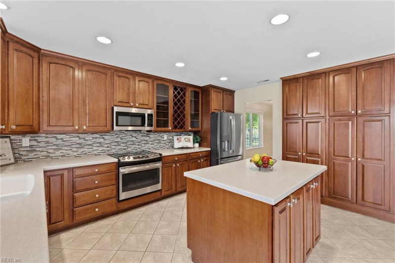 Photo 9 of 38 residential for sale in Virginia Beach virginia