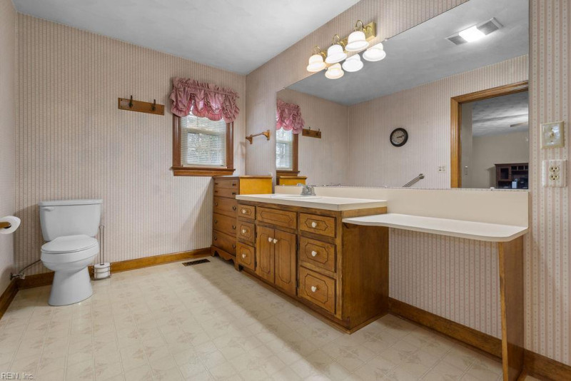 Photo 20 of 45 residential for sale in Franklin virginia