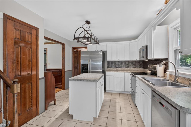 Photo 11 of 36 residential for sale in Chesapeake virginia