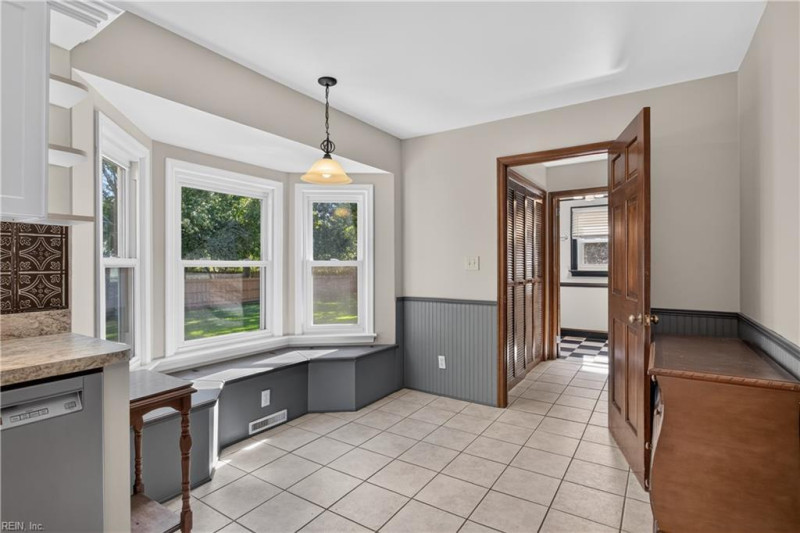 Photo 12 of 36 residential for sale in Chesapeake virginia